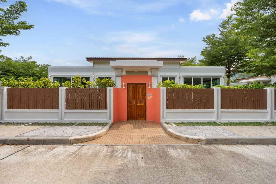 Luxury 4-bedroom pool villa at Bor Saen, Phang nga