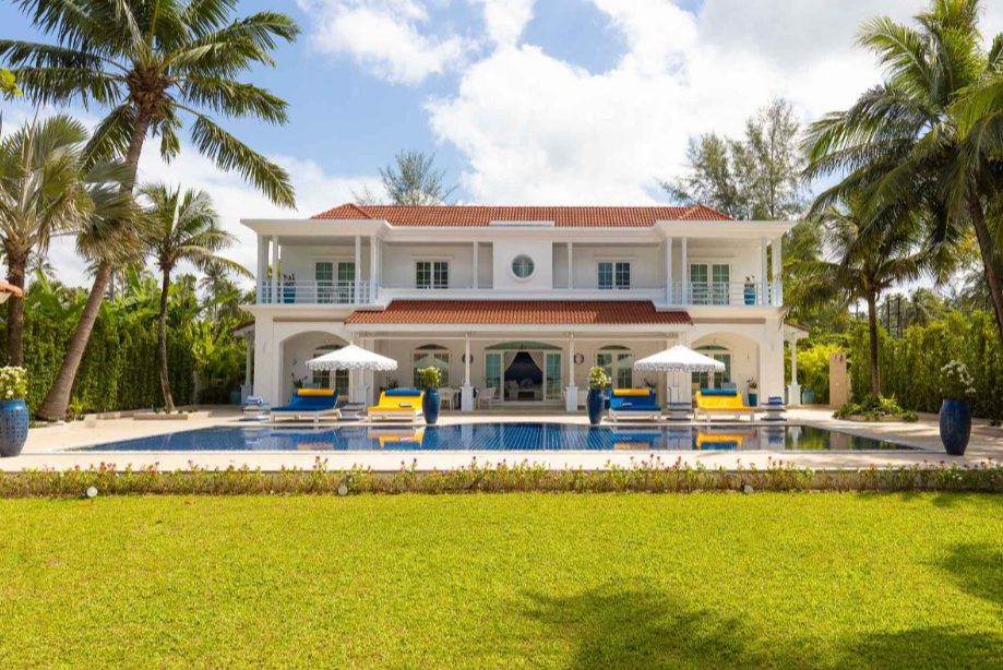 Beachfront villa 6-bedroom in Natai